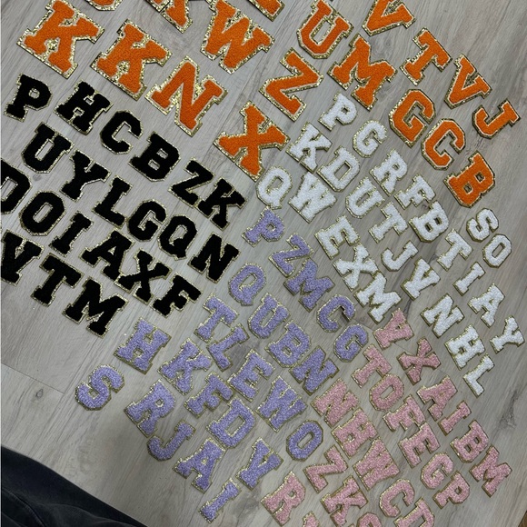 LOT OF 119 MIXED CHENILLE IRON ON LETTERS - Picture 11 of 11